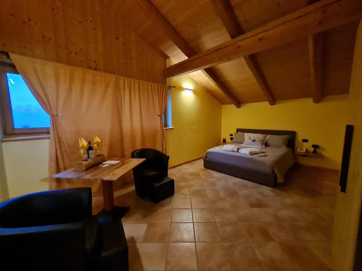 Chalet Chapeau Rar Castel Condino Eksteriør bilde