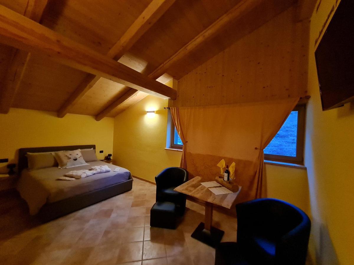Chalet Chapeau Rar Castel Condino Eksteriør bilde